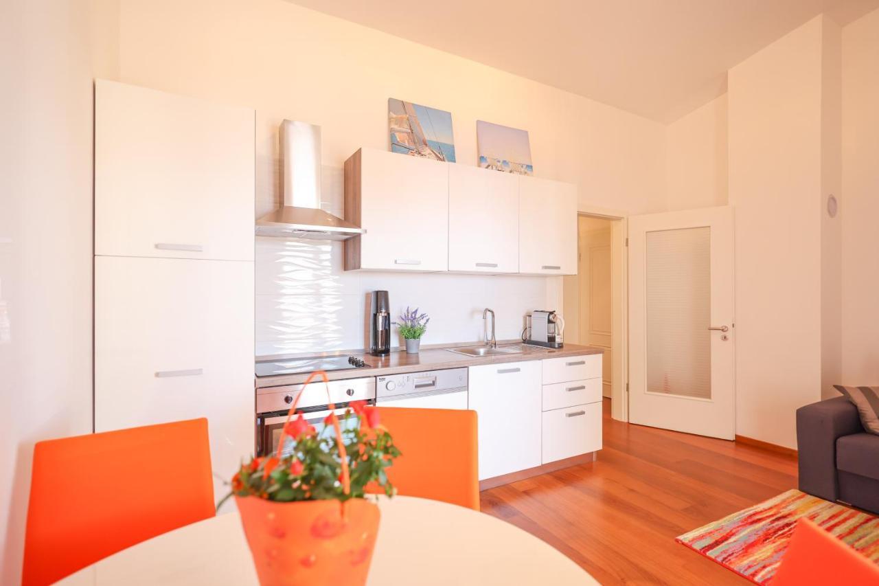 Sunny Terrace With Two Bedroom And Parking Apartament