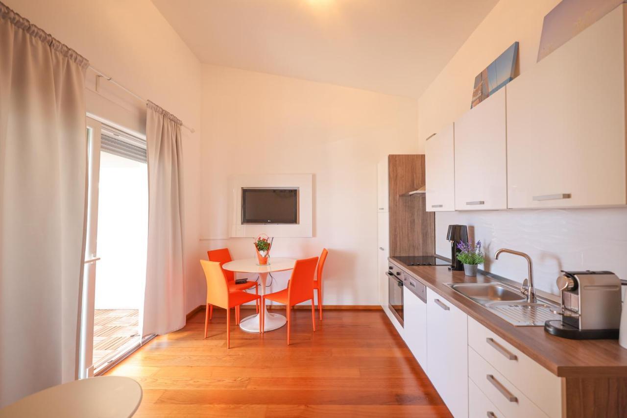 Sunny Terrace With Two Bedroom And Parking Apartament
