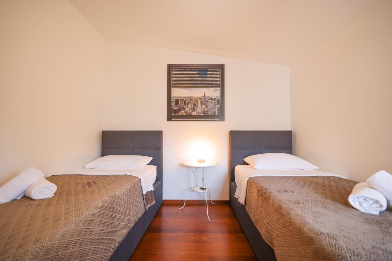 Sunny Terrace With Two Bedroom And Parking Apartament *