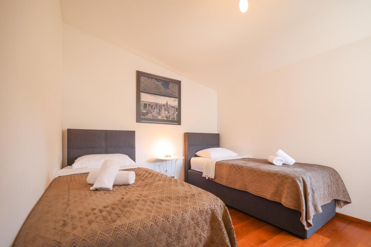 Sunny Terrace With Two Bedroom And Parking Zadar