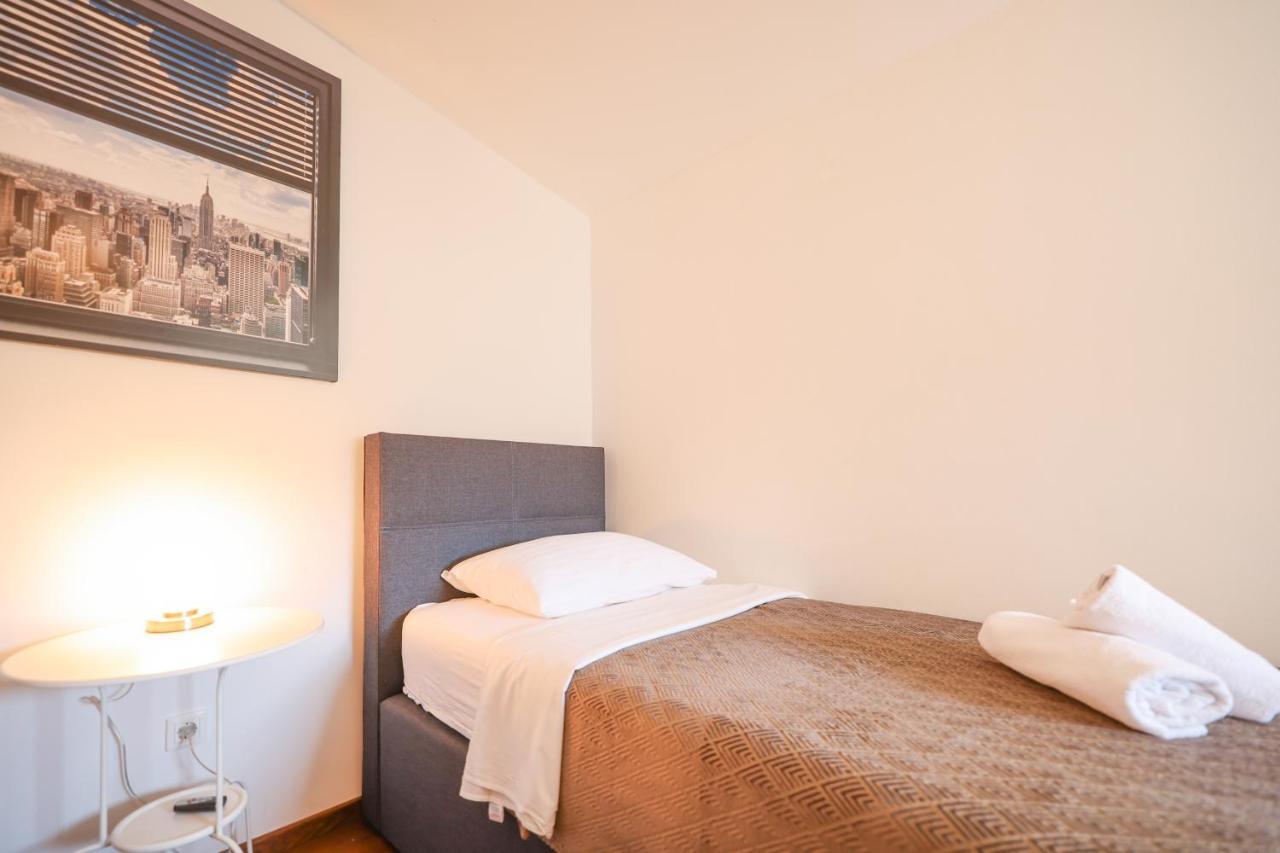 Sunny Terrace With Two Bedroom And Parking Zadar