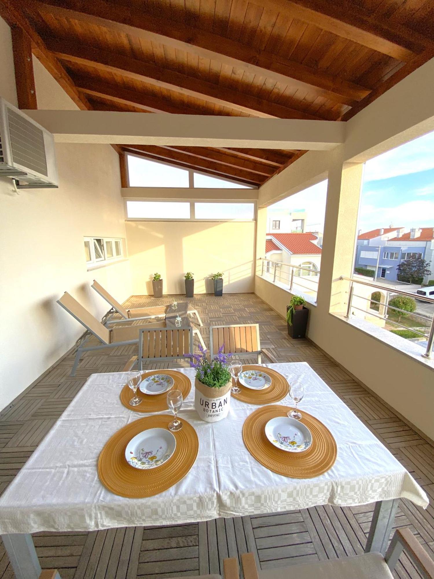 Sunny Terrace With Two Bedroom And Parking Apartament *