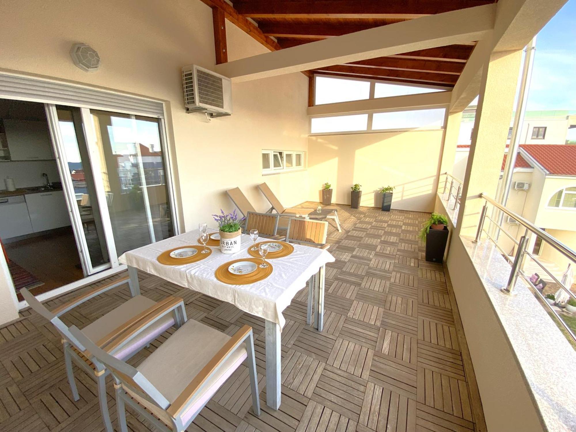 Sunny Terrace With Two Bedroom And Parking Zadar