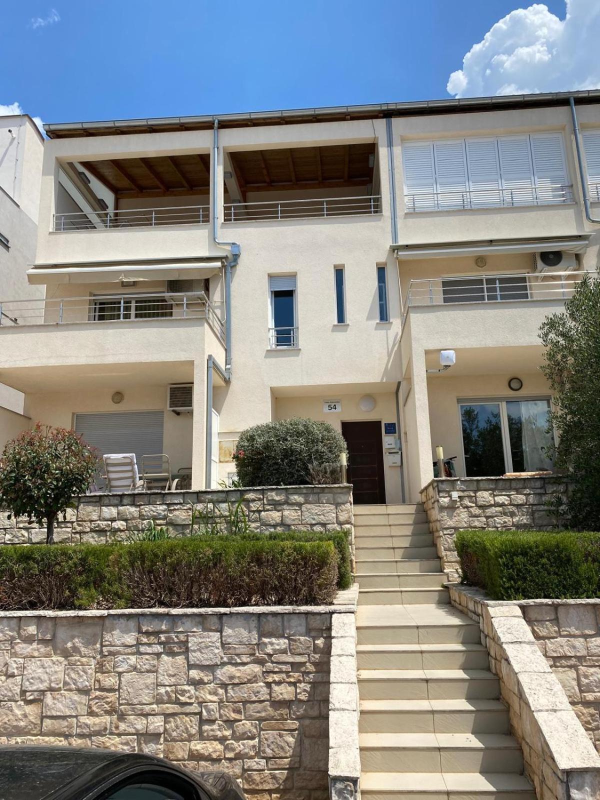 Sunny Terrace With Two Bedroom And Parking Apartament